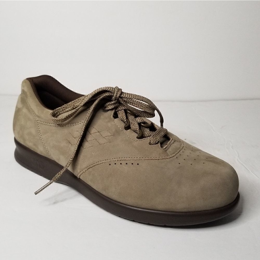 SAS comfort shoe Women's size 9 brown lace closure